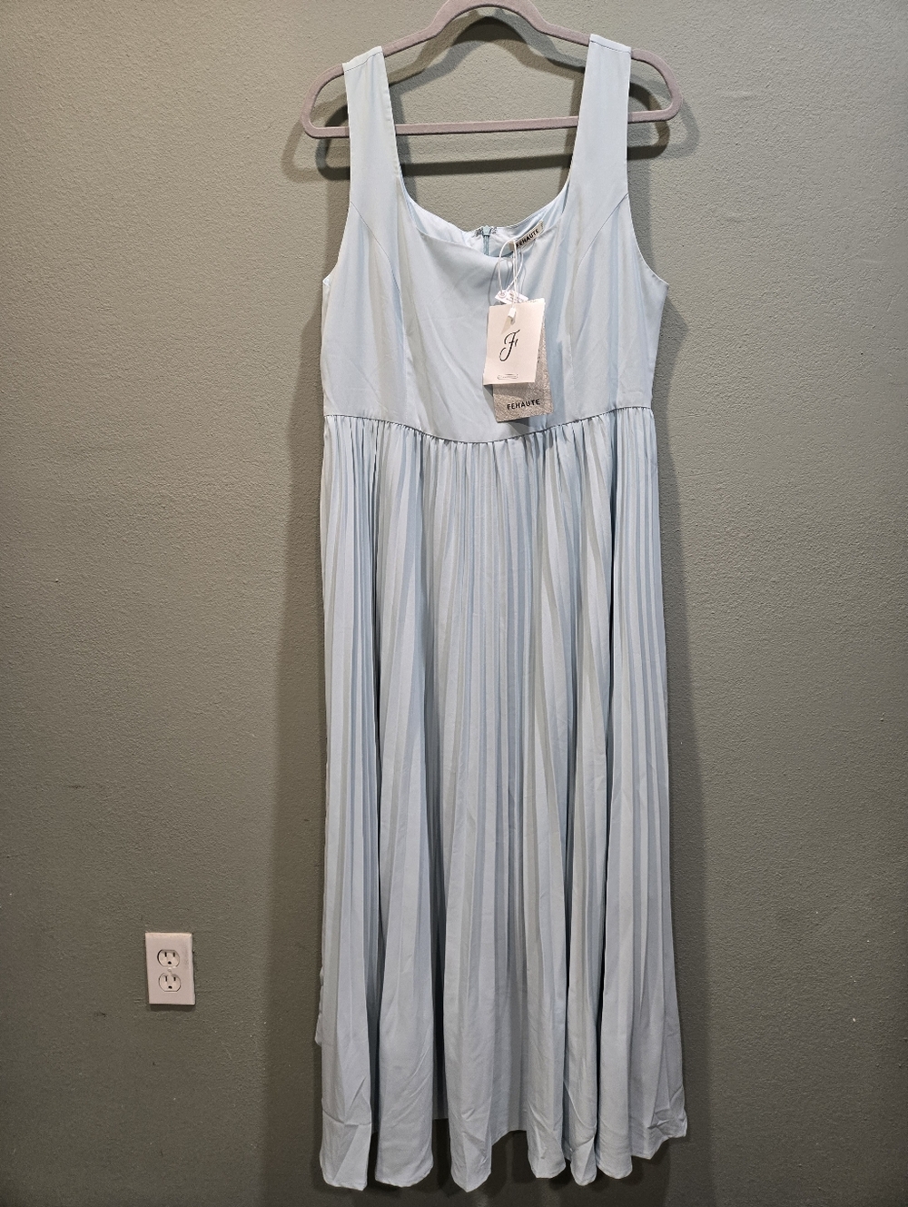 NWT FEHAUTE Long, Light Blue Pleated A-line Sleeveless Dress Size US12